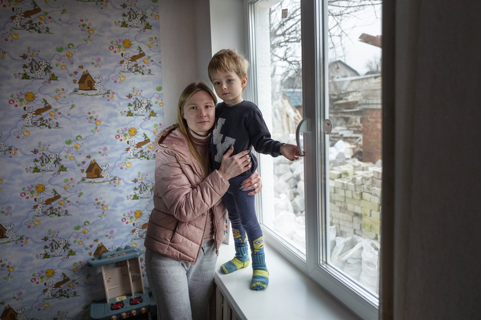 Dit Oekraïense gezin heeft na een explosie nieuwe ramen gekregen