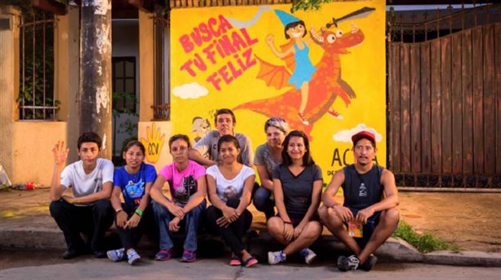 Young activists who are part of the ACTÚA, Detén la violencia campaign in Bolivia.