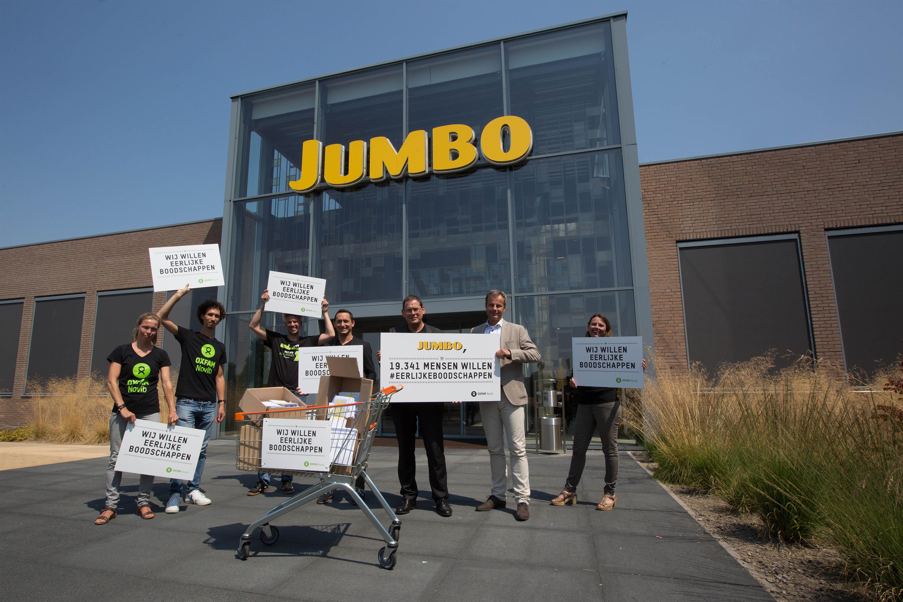 Jumbo neemt de petitie voor eerlijke boodschappen in ontvangst