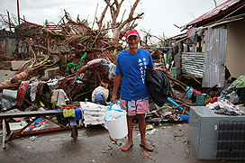 Oxfam bereikt families met water en hygiene kits uit op de Filipijnen 