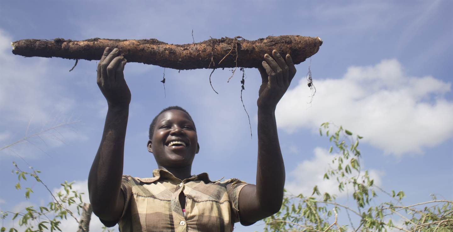 Zo besteden we ons geld, zoals met het trainen van boeren om hun oogsten te verbeteren – Oxfam Novib.