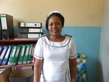 0. pagediv_CH3_Wemos_Annie_nurse at Balaka district hospital_Malawi-credit Wemos.JPG