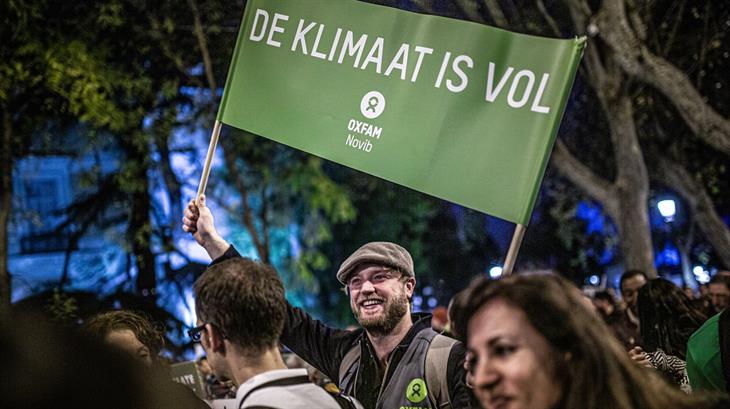 Protestbord 'De klimaat is vol'