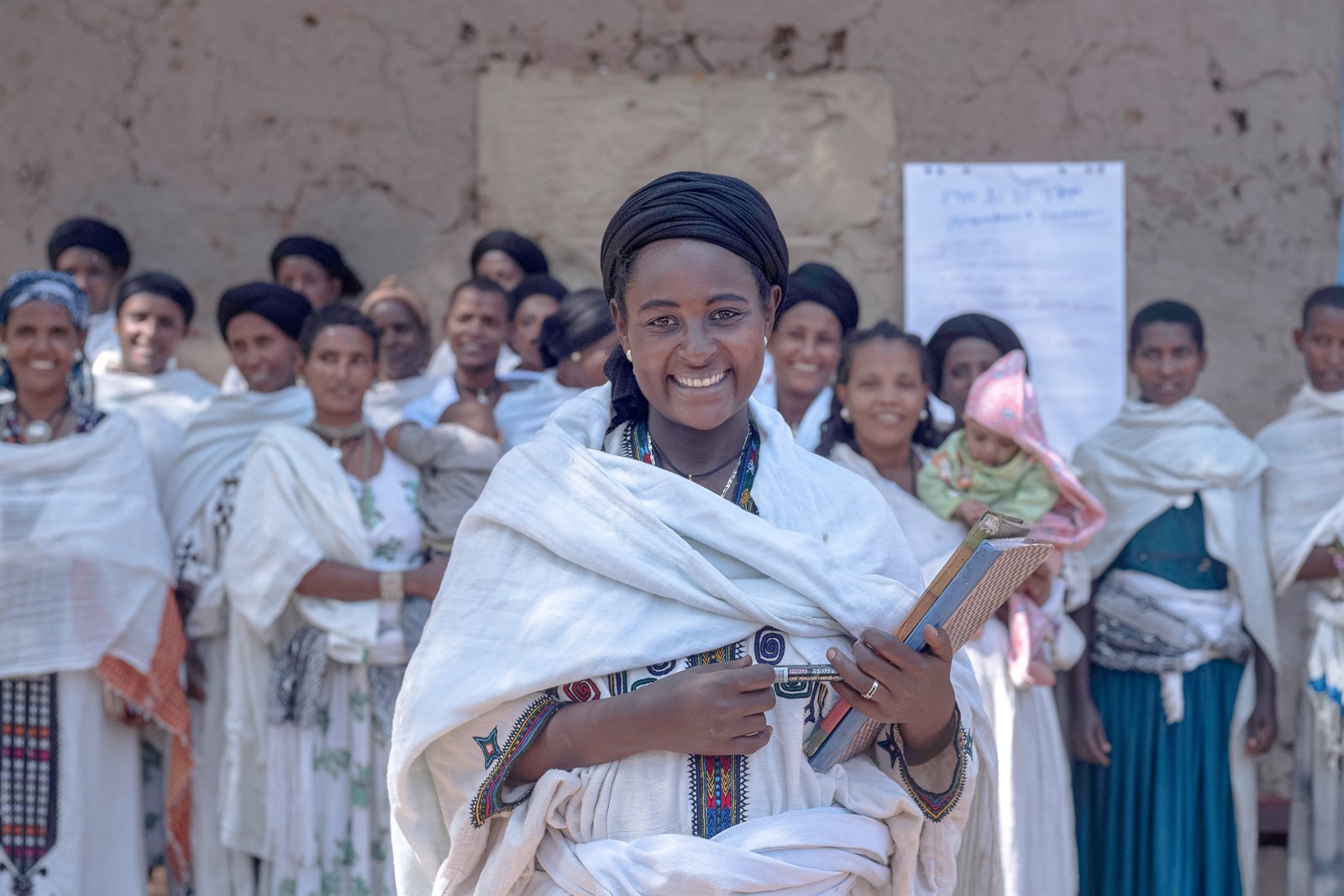 Adisse honingproject Ethiopië groep landscape.jpg