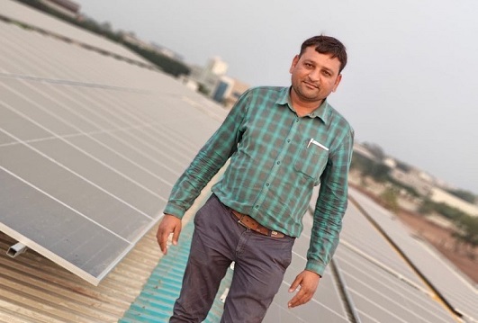 Asodariya on his solar roof top 360.jpg