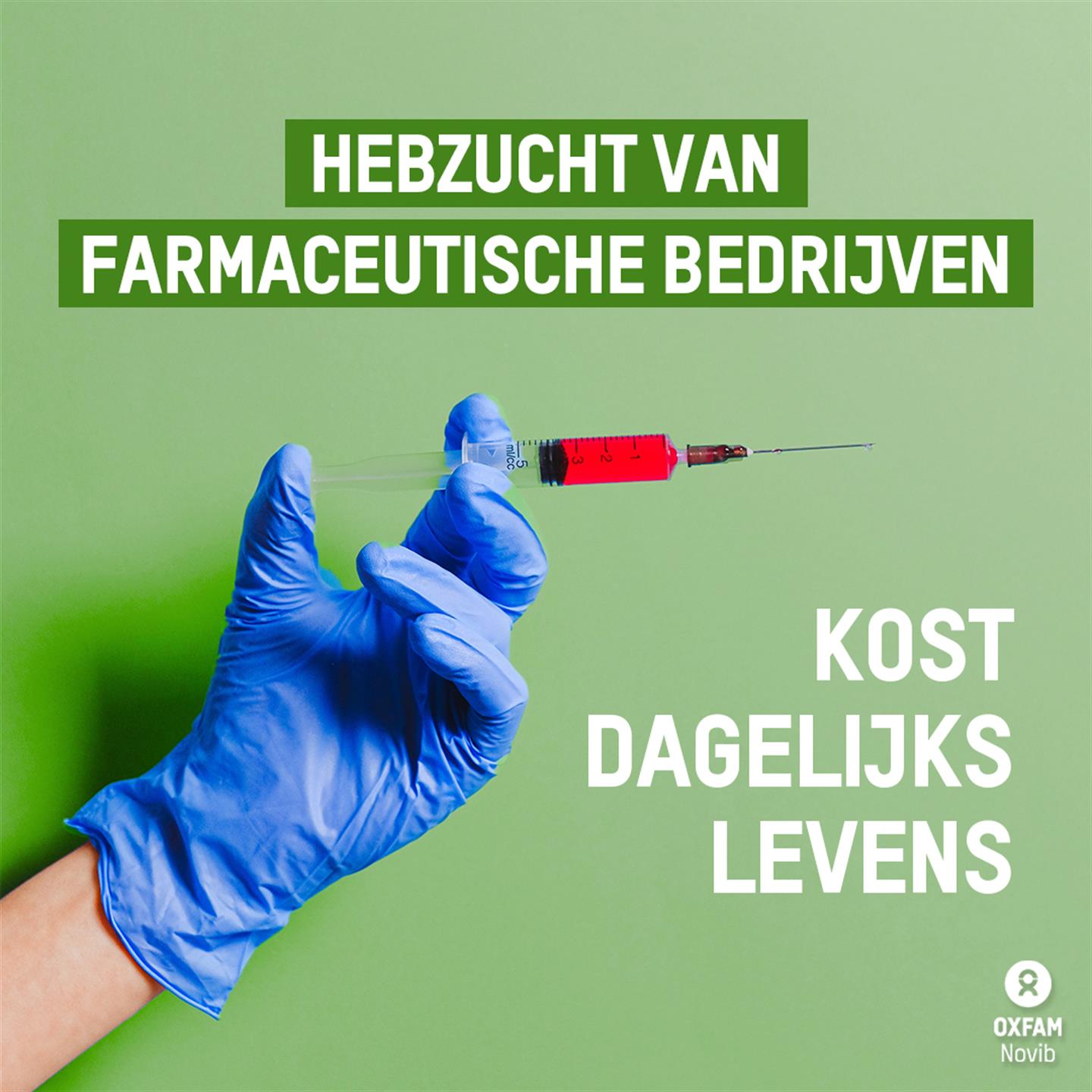 Een hand met een injectienaald erin, waarbij de tekst staat: 'Hebzucht van farmaceutische bedrijven kost dagelijks leven'