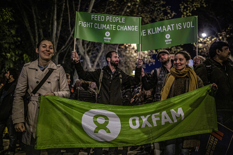 collega's met oxfam banner.jpg
