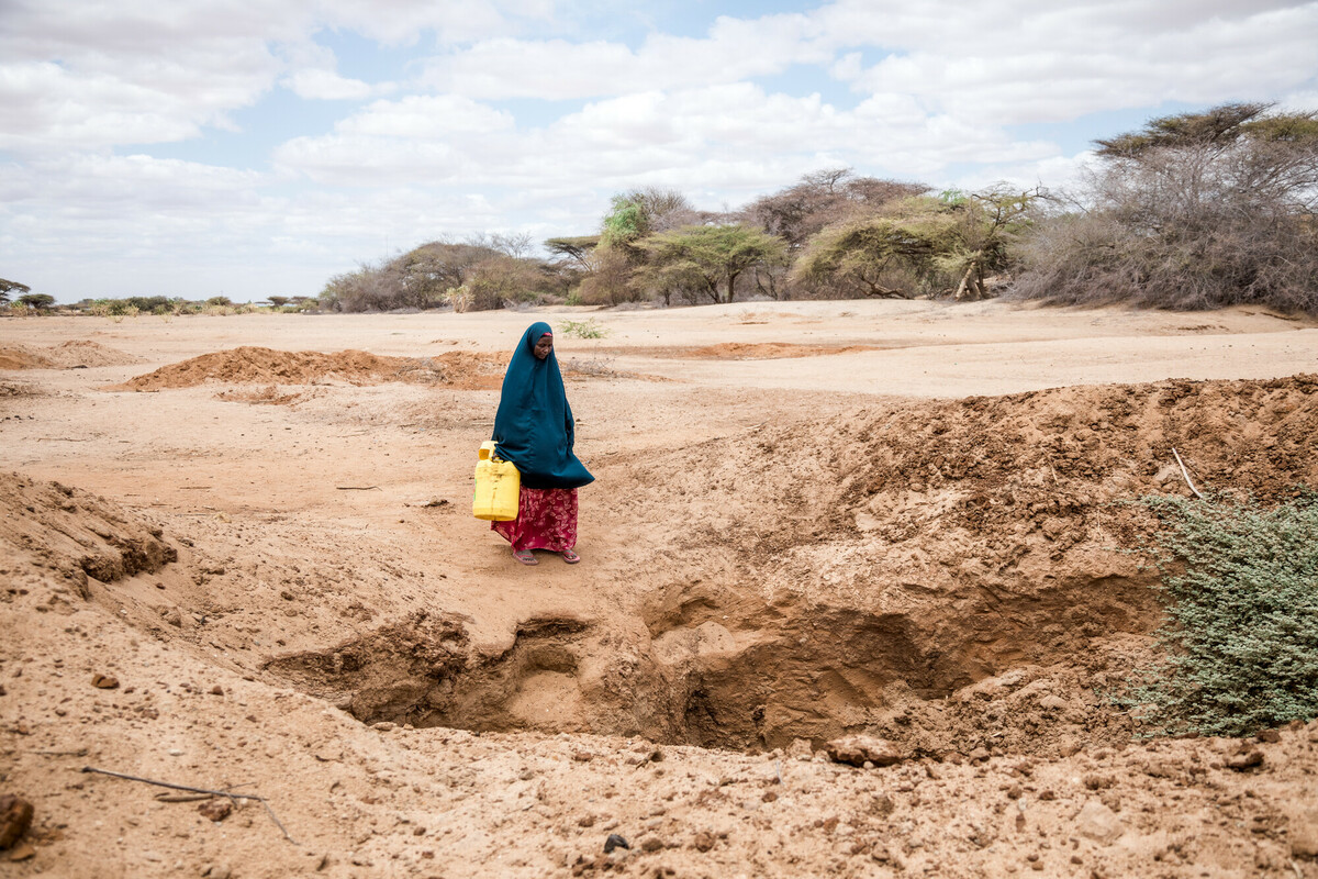 Halima Kenia water halen.jpg