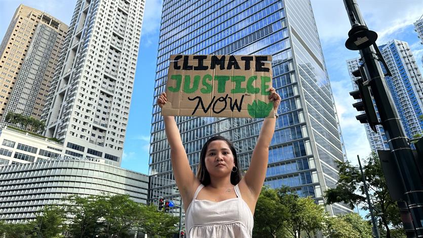 Marinel zet zich al sinds jong in voor het klimaat. Ze organiseerde de eerste klimaatstaking in de Filipijnen.