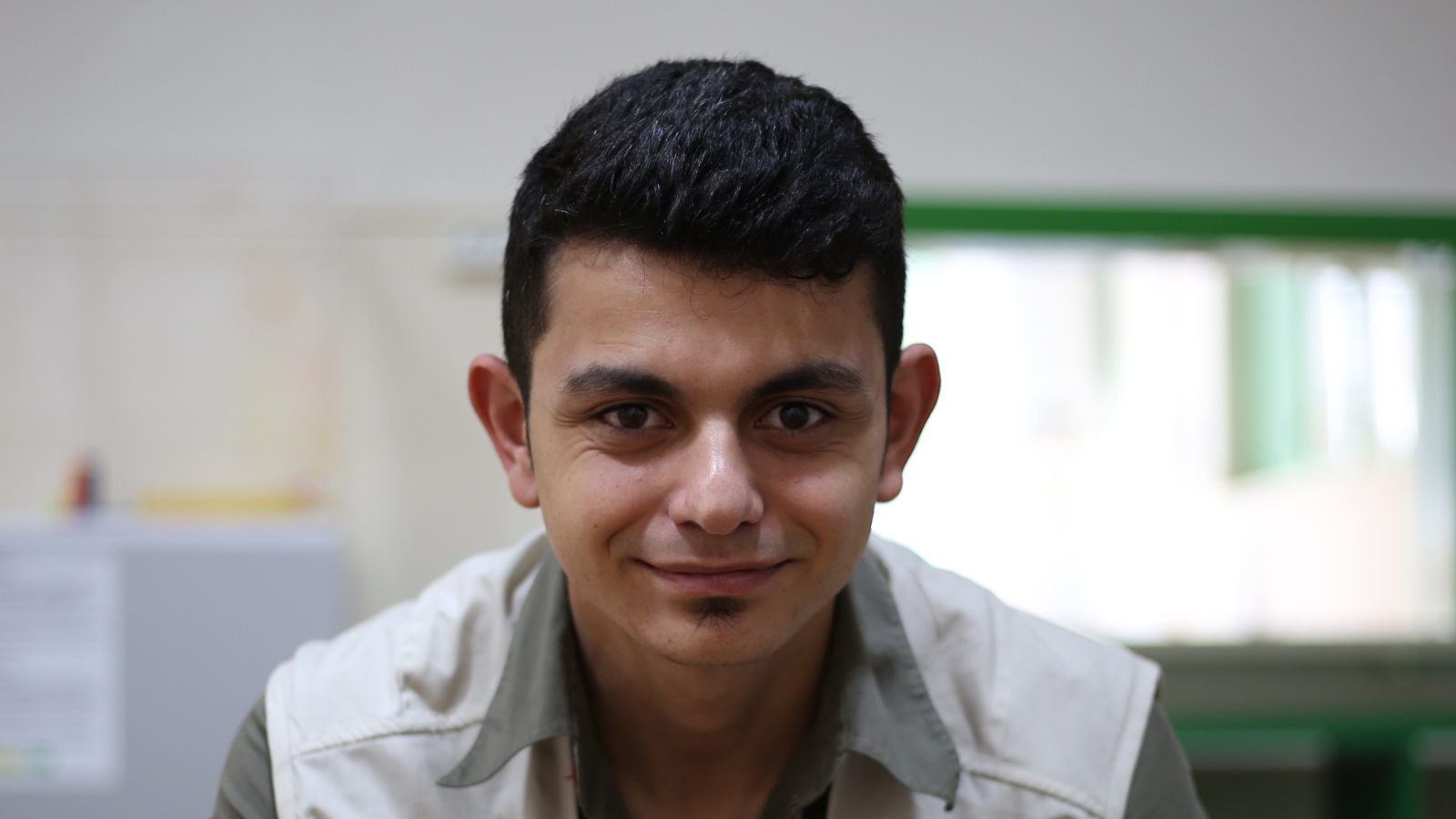 Op Wereldvluchtelingendag bezoekt Oxfam Novib een oude bekende: Hazem van 19 jaar uit Syrië die nog altijd vast zit in Griekenland.