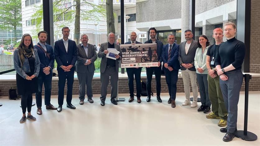 Samen met 26.641 Nederlanders roepen wij het kabinet op om de handel te stoppen met illegale nederzettingen in bezet gebied, waar dan ook ter wereld.