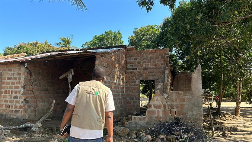 Een verwoest huis door cycloon Freddy, meer dan een half jaar na dato. In totaal werden 1,23 miljoen Mozambikanen geraakt door het natuurgeweld.