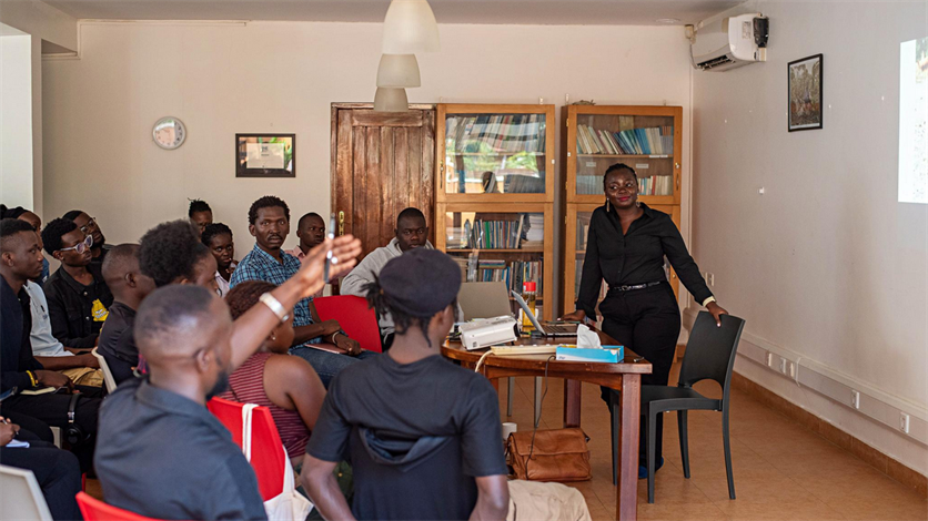 Tijdens de workshop kunnen de deelnemers leren van iemand uit het vak.
