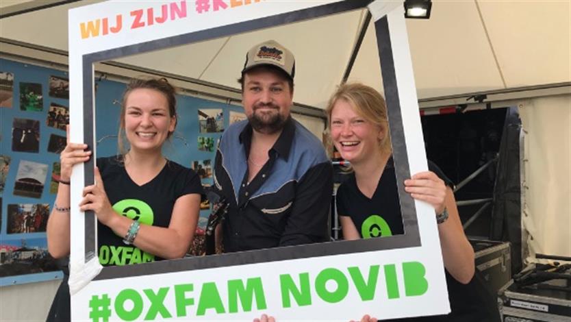 Dat is nou zo leuk aan vrijwilliger zijn voor Oxfam Novib, samen met Tim Knol op de foto.