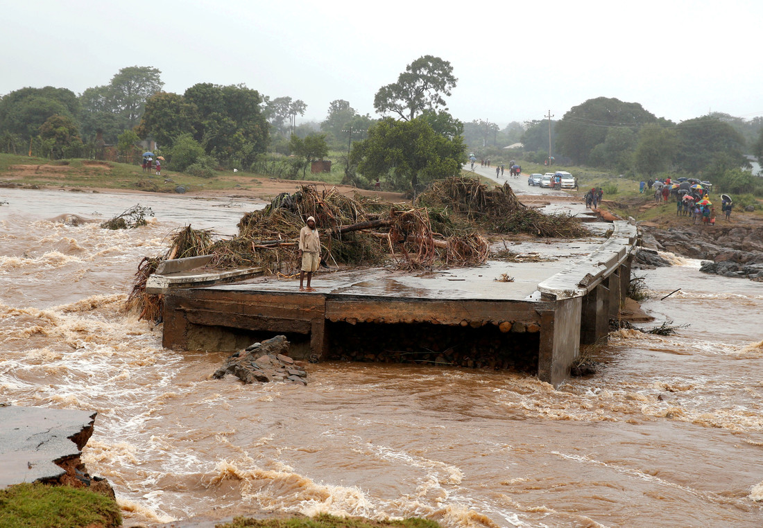Zimbabwe-cycloon-Idai-brug-overstroming.jpg