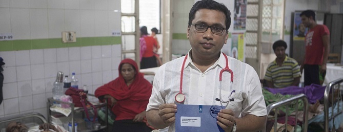 Belasting Buster dr. Palah Kumara Saha, foto: Oxfam Novib